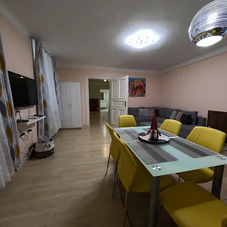 Apartment Titaru House In The Center Of Budapest
