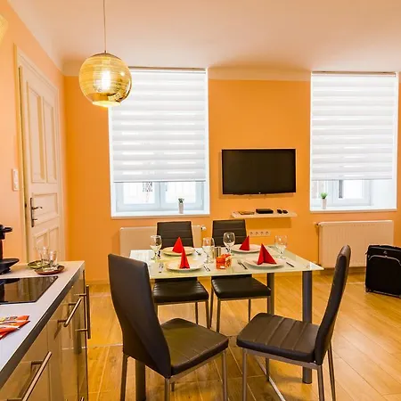 Titaru House In The Center Of Apartment *